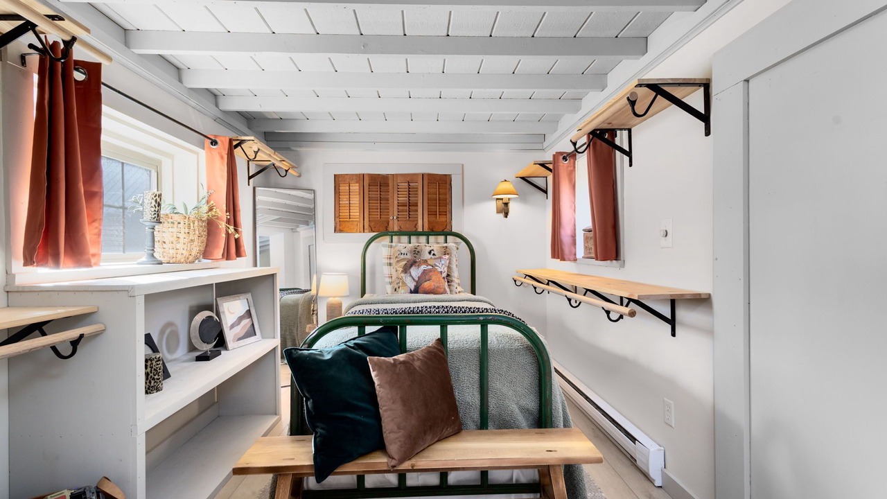 Photo of Bedroom in Niles