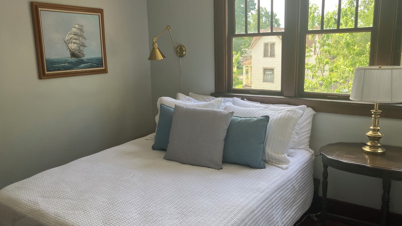 Photo of Bedroom in Holland Historic District