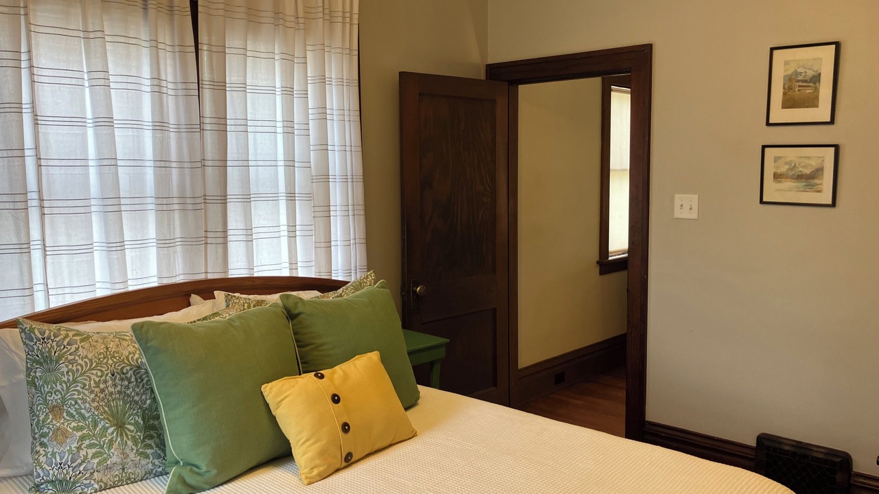 Photo of Bedroom in Holland Historic District