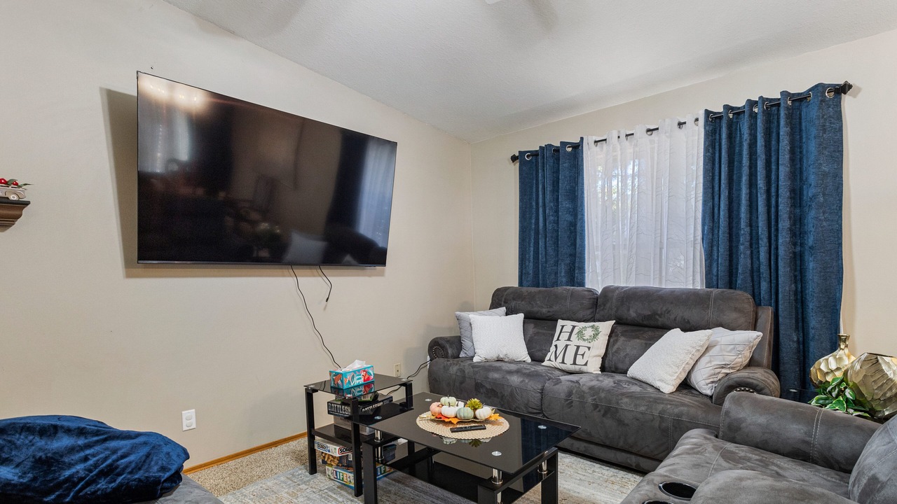 Photo of Livingroom in Champaign