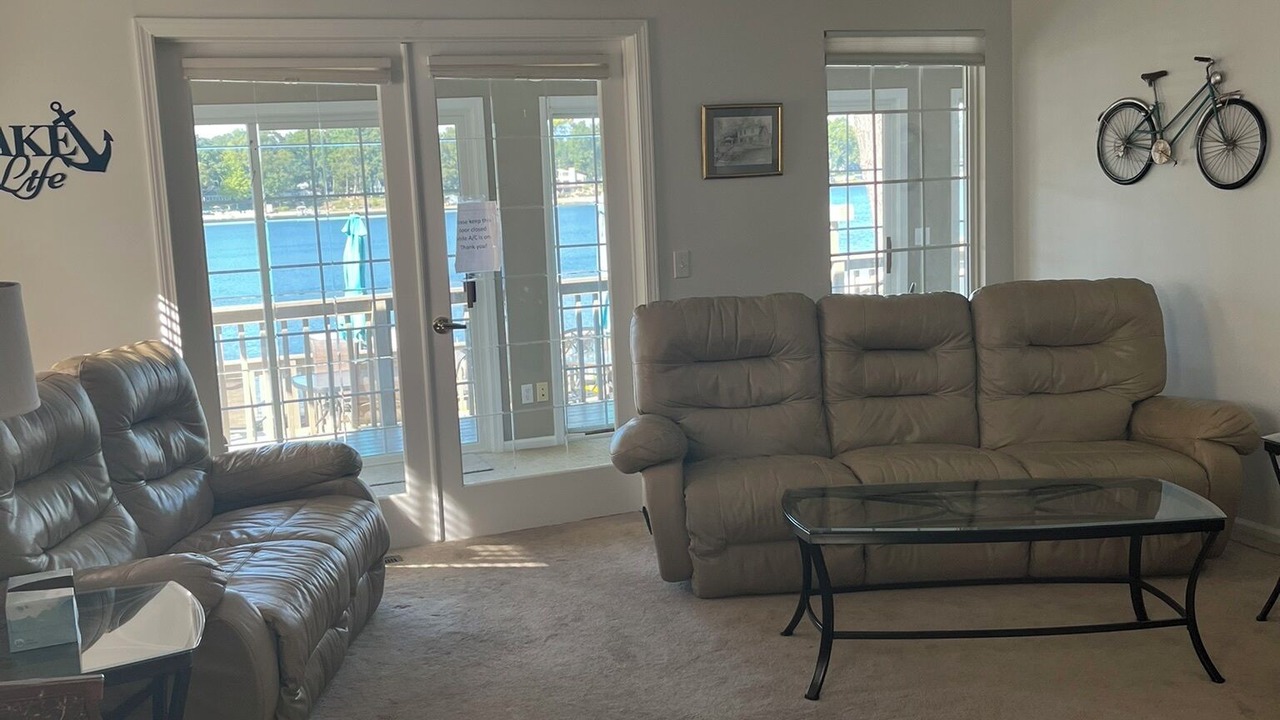 Photo of Livingroom in Twin Lake