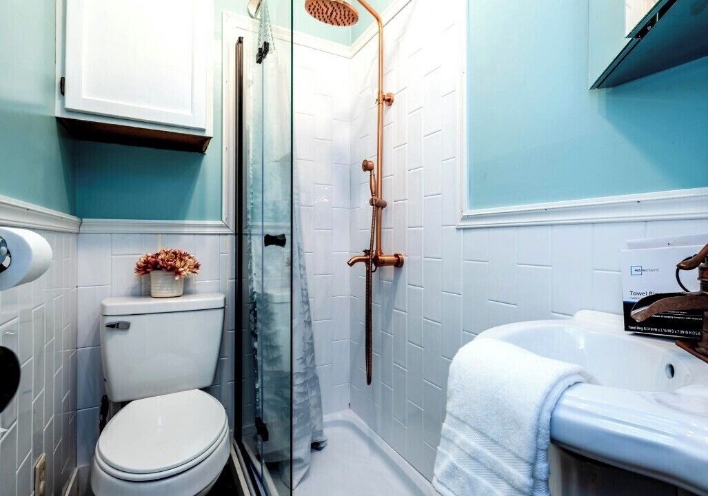 Photo of Bathroom in Niles