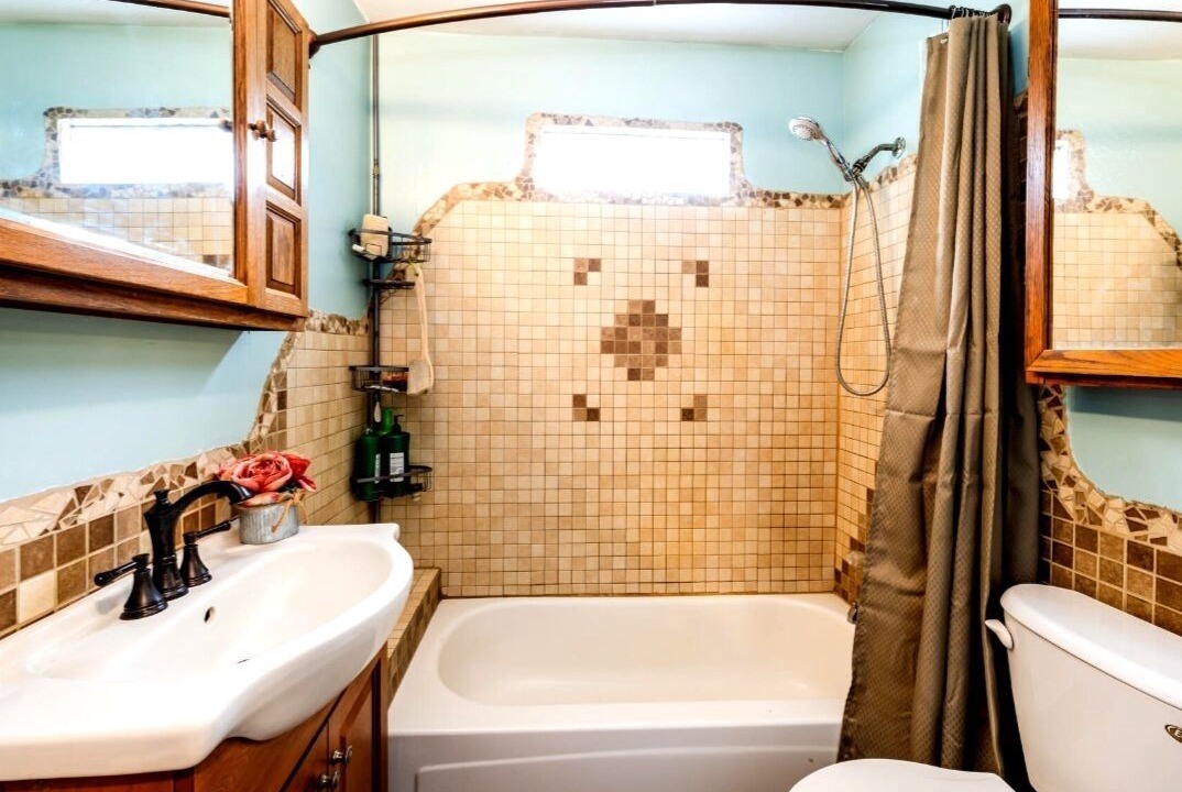 Photo of Bathroom in Niles