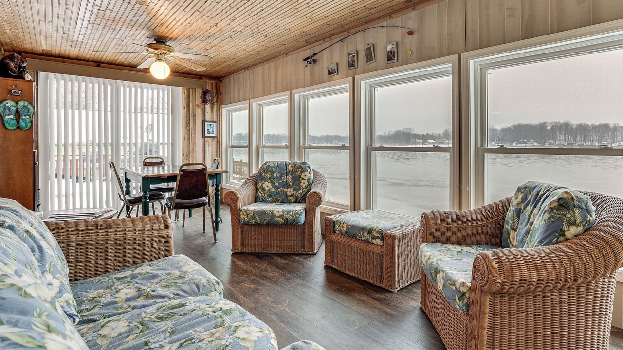 Photo of Livingroom in Paw Paw