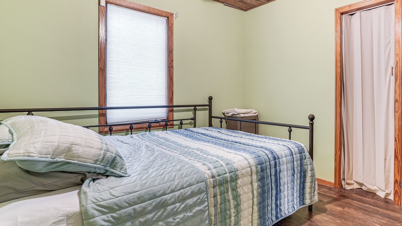 Photo of Bedroom in Paw Paw