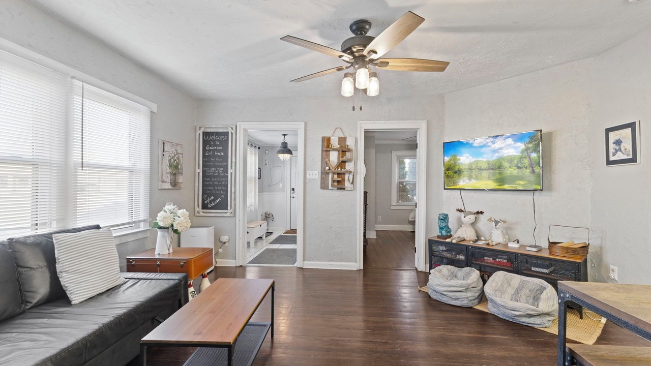 Photo of Livingroom in Anderson