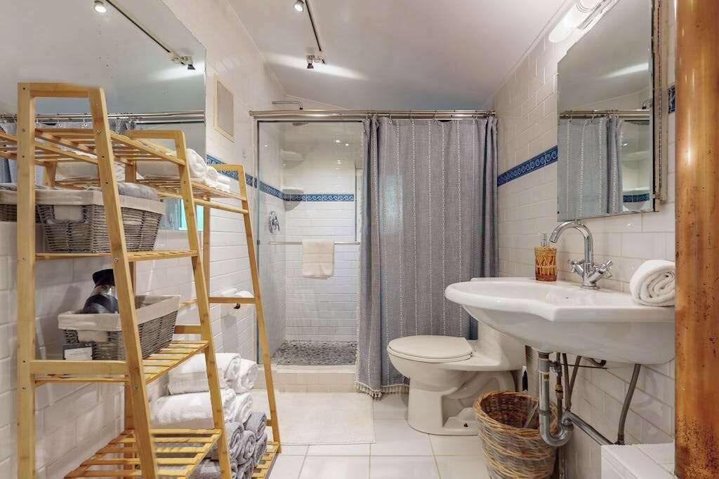 Photo of Bathroom in Lakeside