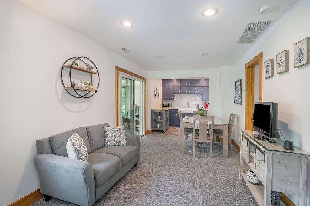 Photo of Livingroom in Shorewood-Tower Hills-Harbert