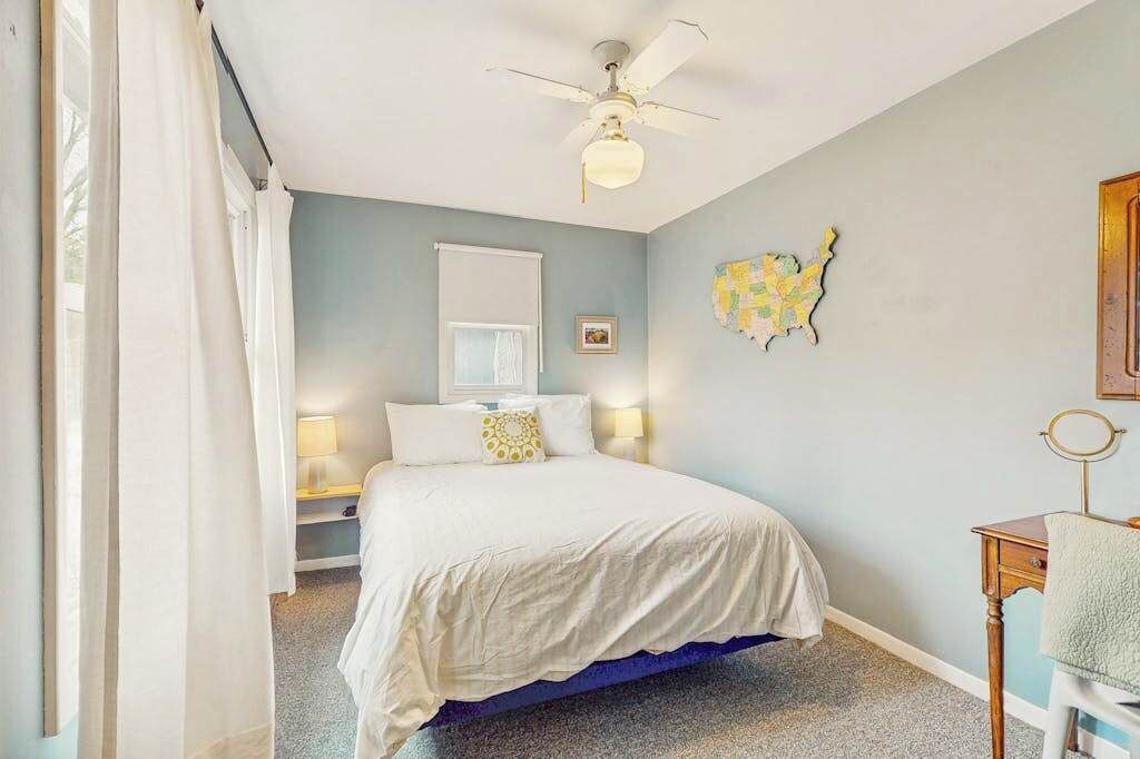 Photo of Bedroom in Lakeside