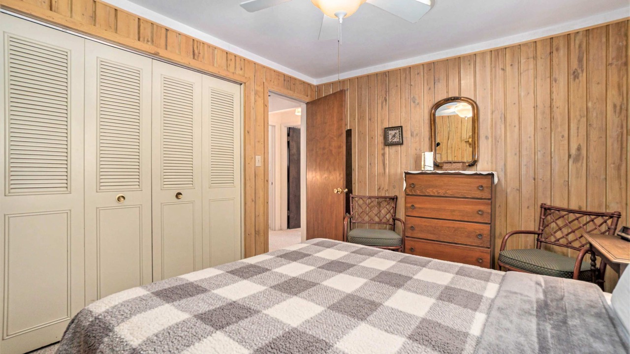 Photo of Bedroom in Glenn Haven Shores
