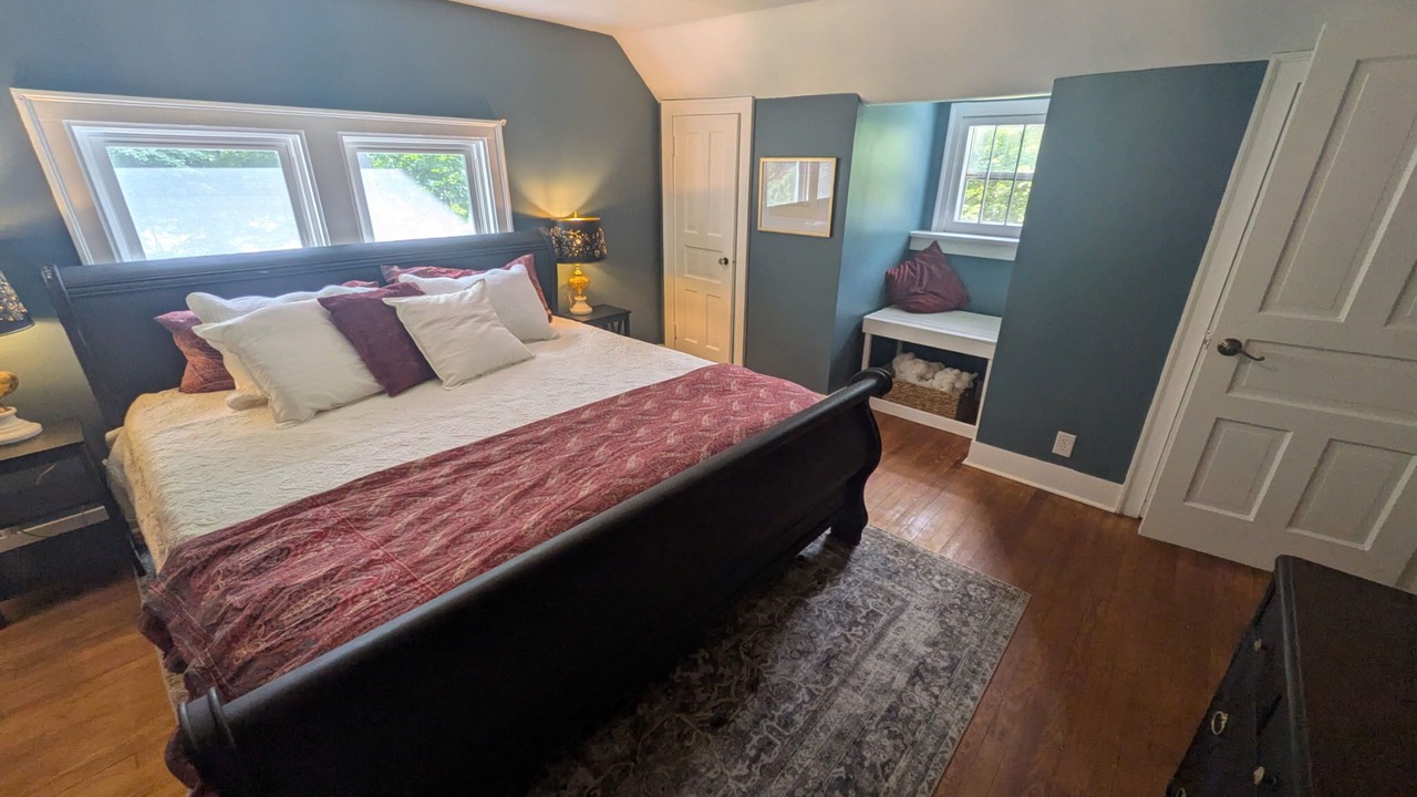 Photo of Bedroom in Niles