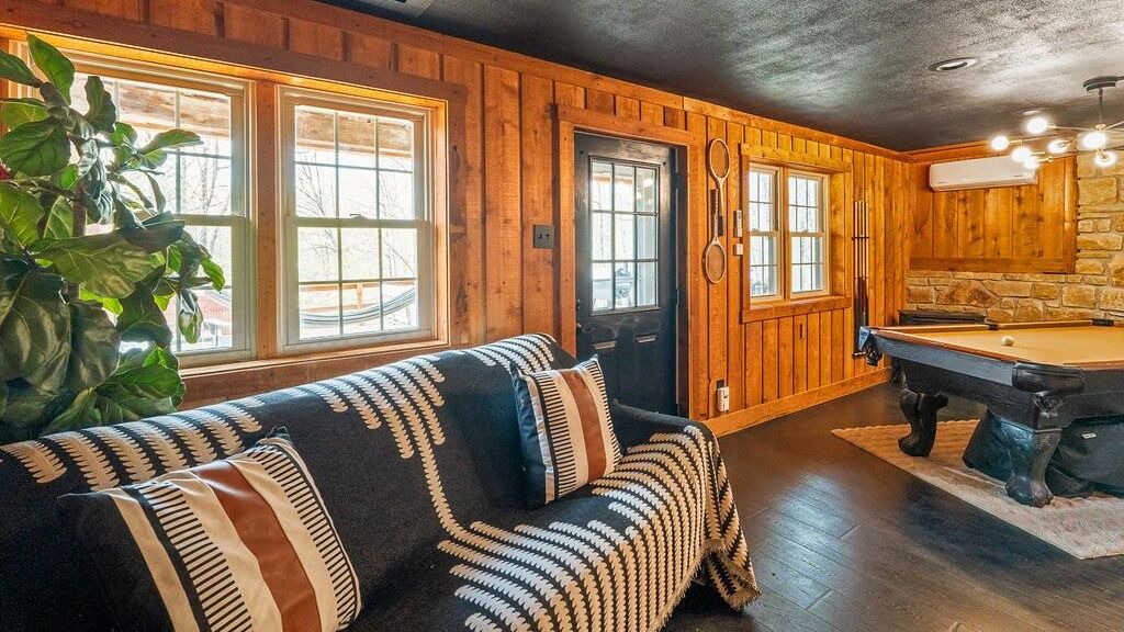 Photo of Livingroom in Helmsburg
