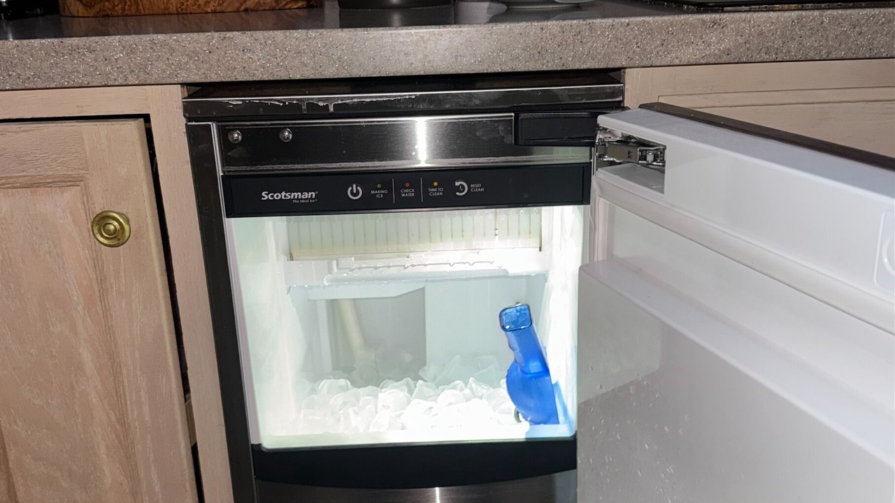 Photo of Kitchen in Paw Paw Lake