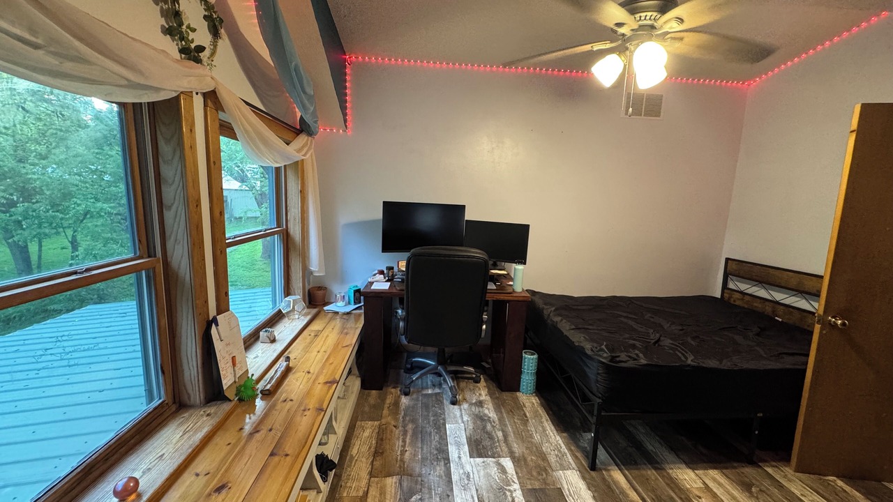 Photo of Bedroom in Helmsburg