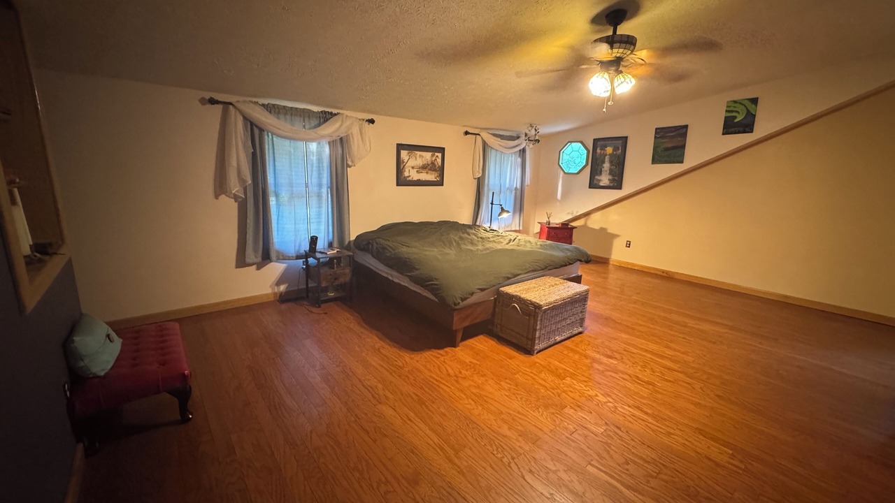Photo of Bedroom in Helmsburg