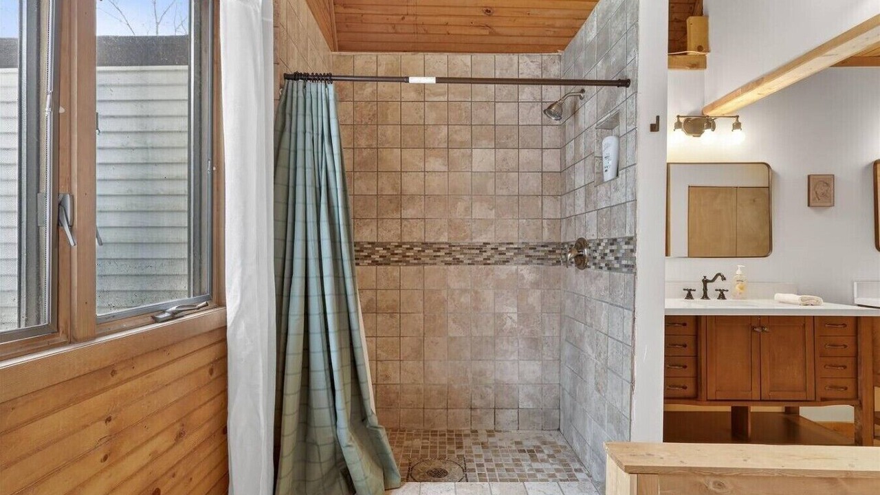 Photo of Bathroom in Smyrna