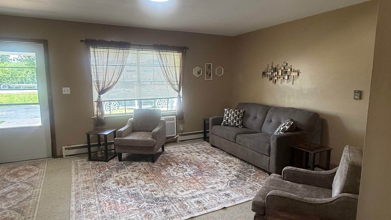 Photo of Livingroom in Hoopeston