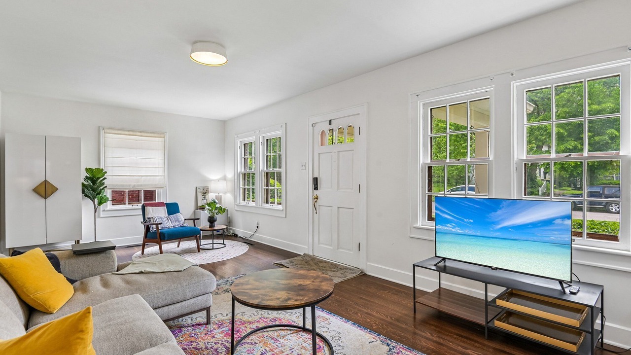 Photo of Livingroom in Meridian-Kessler