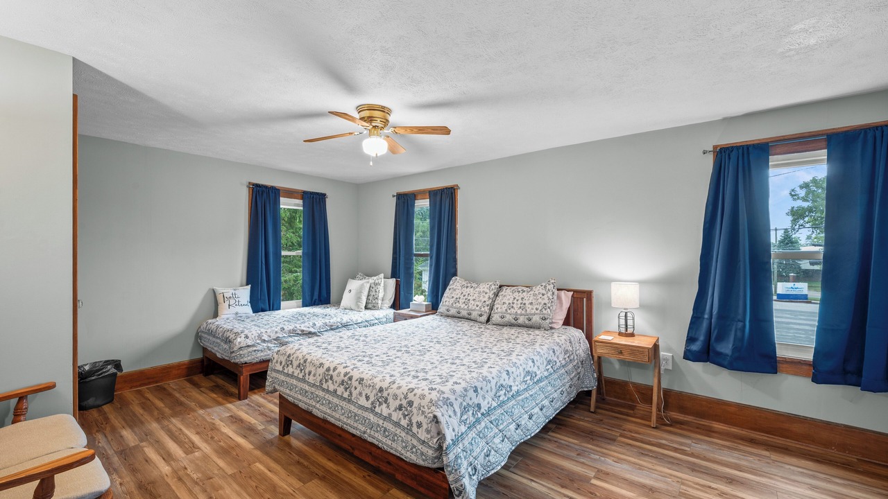Photo of Bedroom in Niles