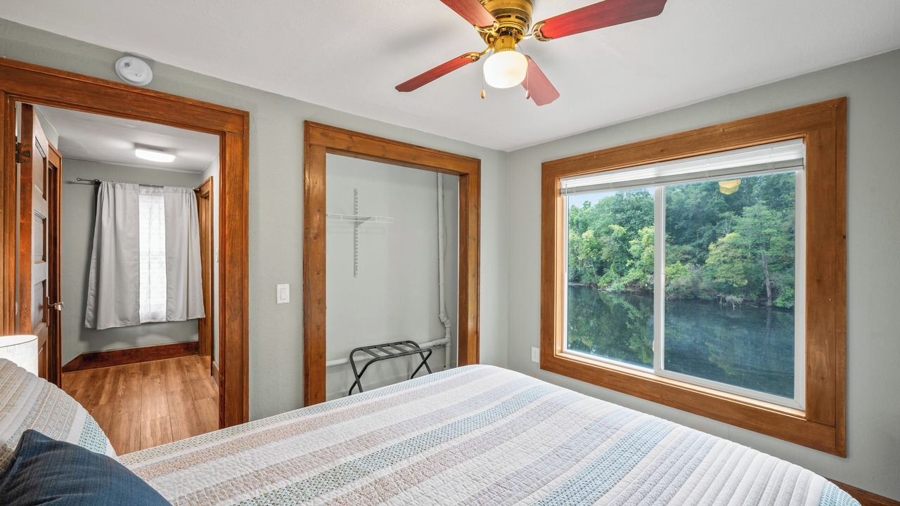 Photo of Bedroom in Niles