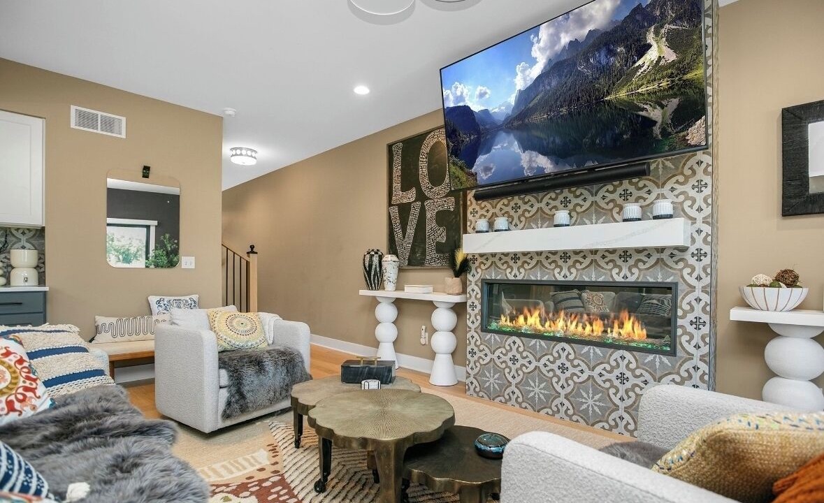 Photo of Livingroom in Wooded Estates
