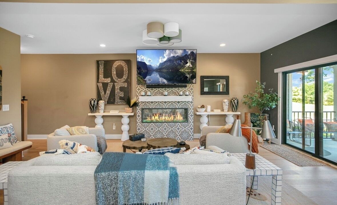 Photo of Livingroom in Wooded Estates