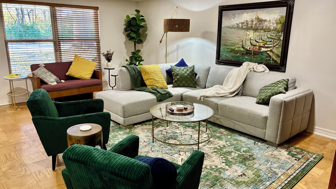 Photo of Livingroom in Near Northwest