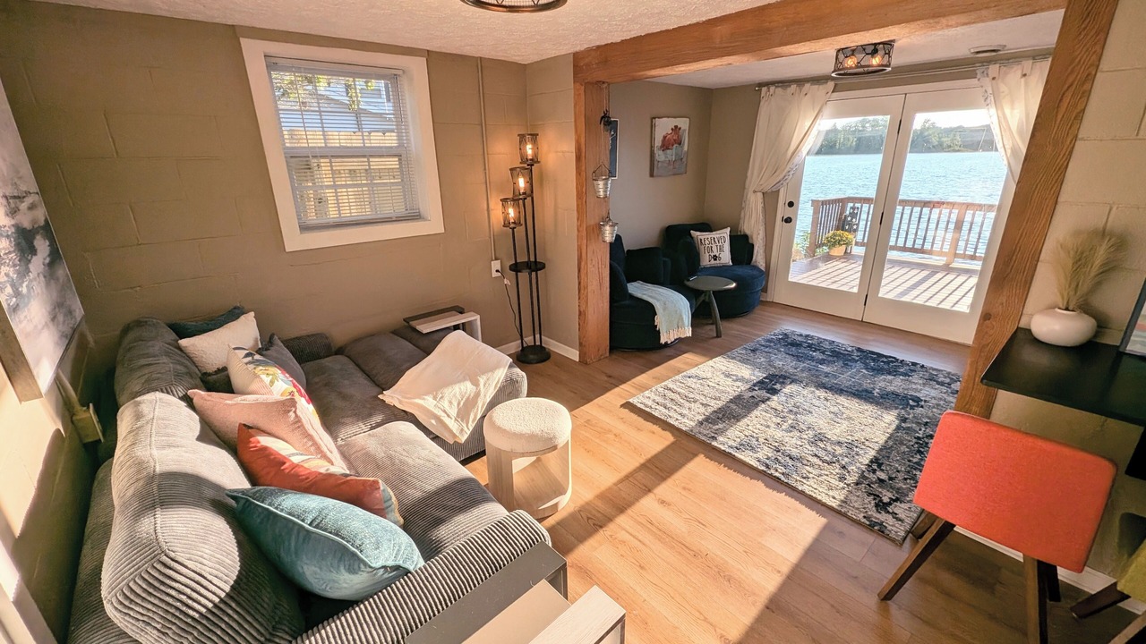 Photo of Livingroom in Cloverdale