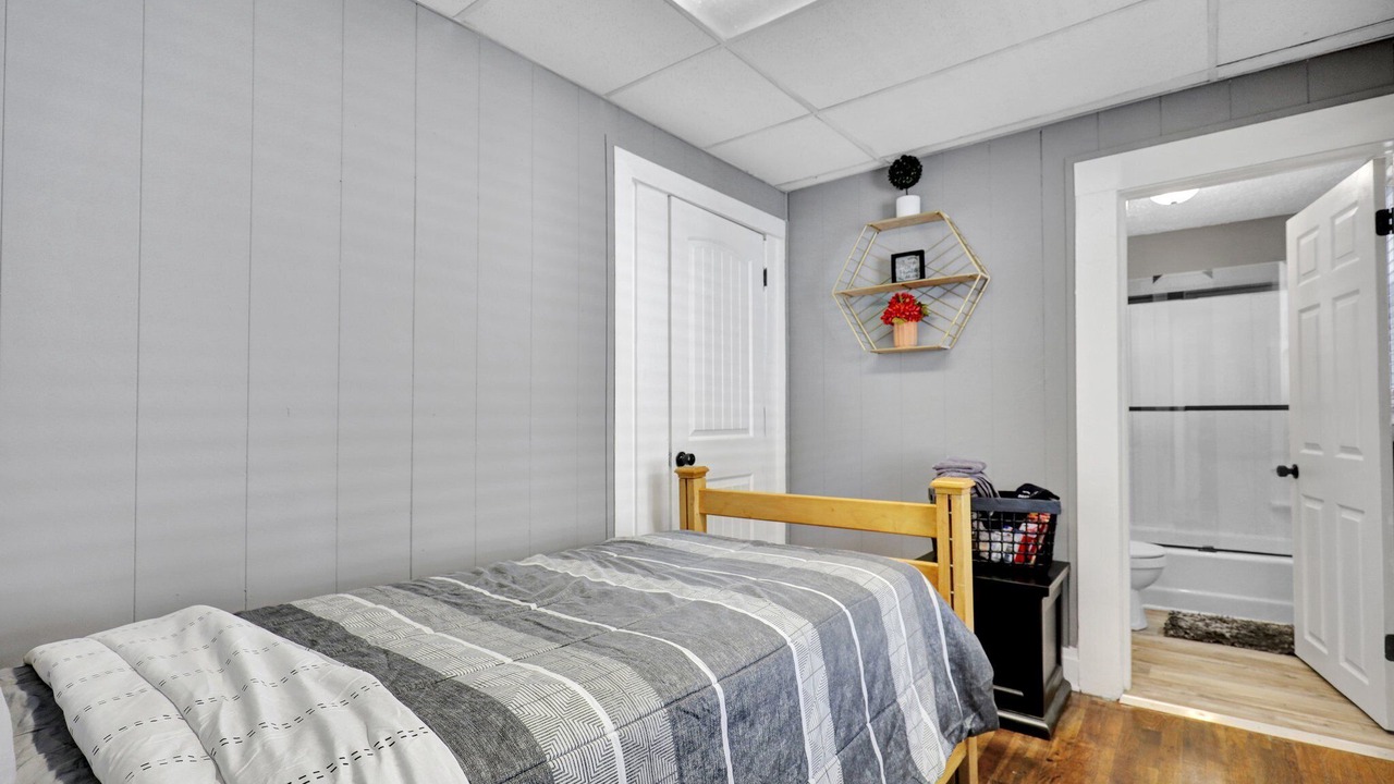Photo of Bedroom in Lansing