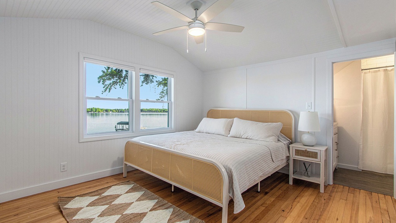 Photo of Bedroom in Paw Paw Lake