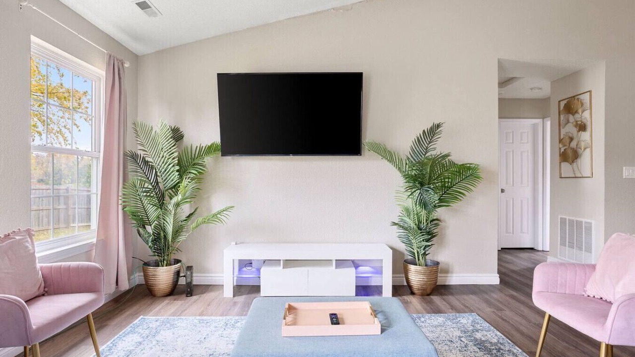 Photo of Livingroom in Avon