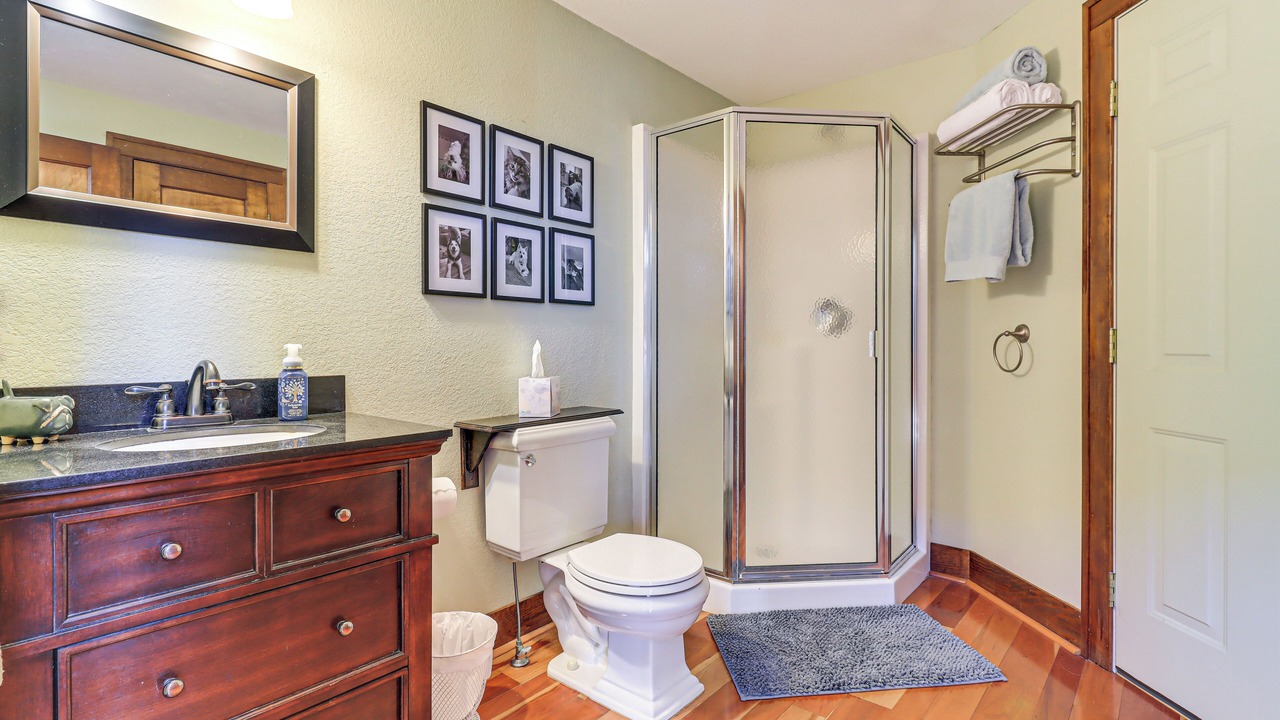 Photo of Bathroom in La Salle