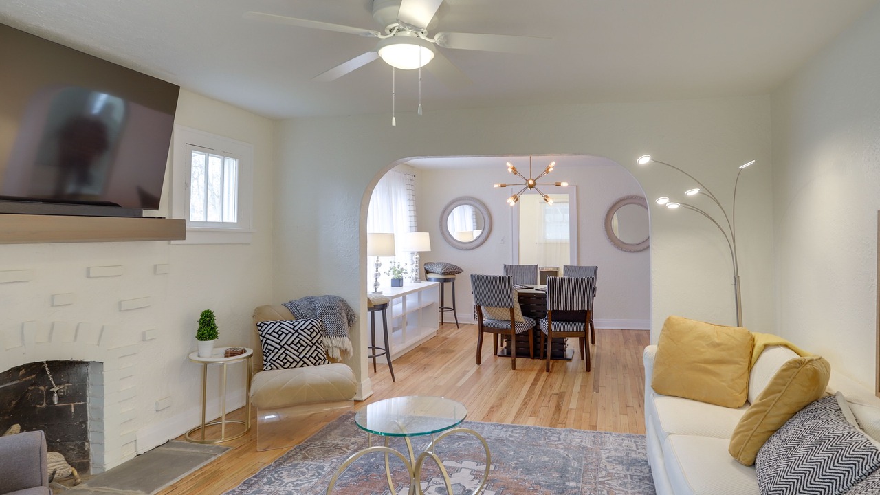 Photo of Livingroom in Wooded Estates