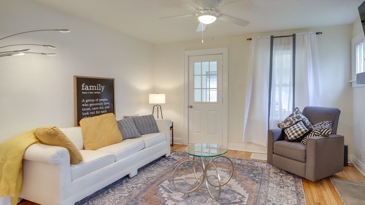 Photo of Livingroom in Wooded Estates