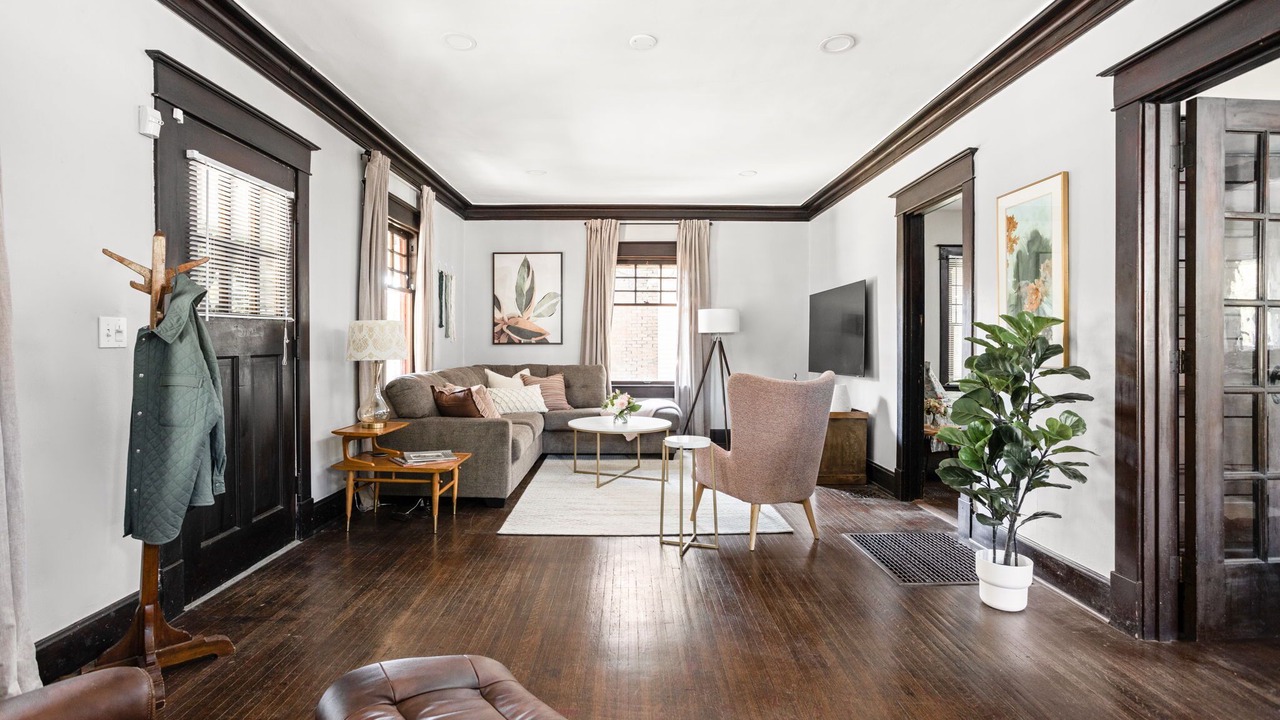 Photo of Livingroom in Meridian-Kessler