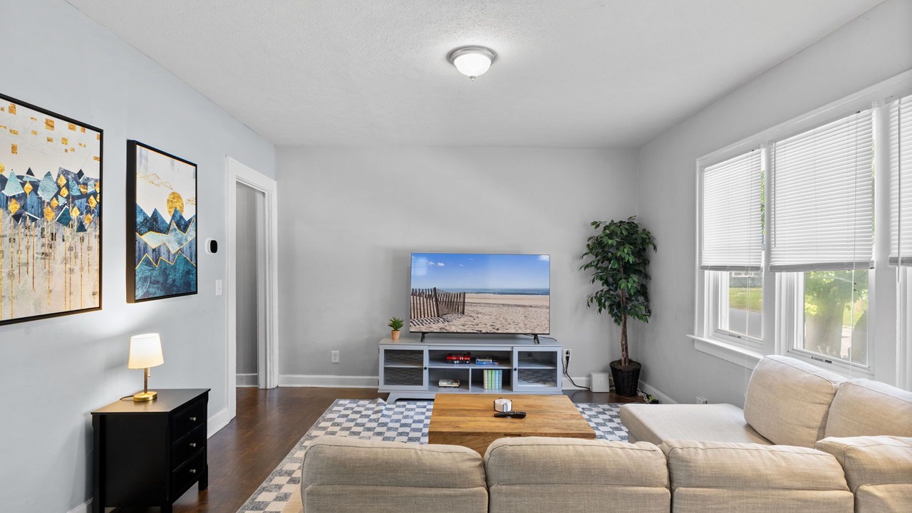 Photo of Livingroom in Meridian-Kessler