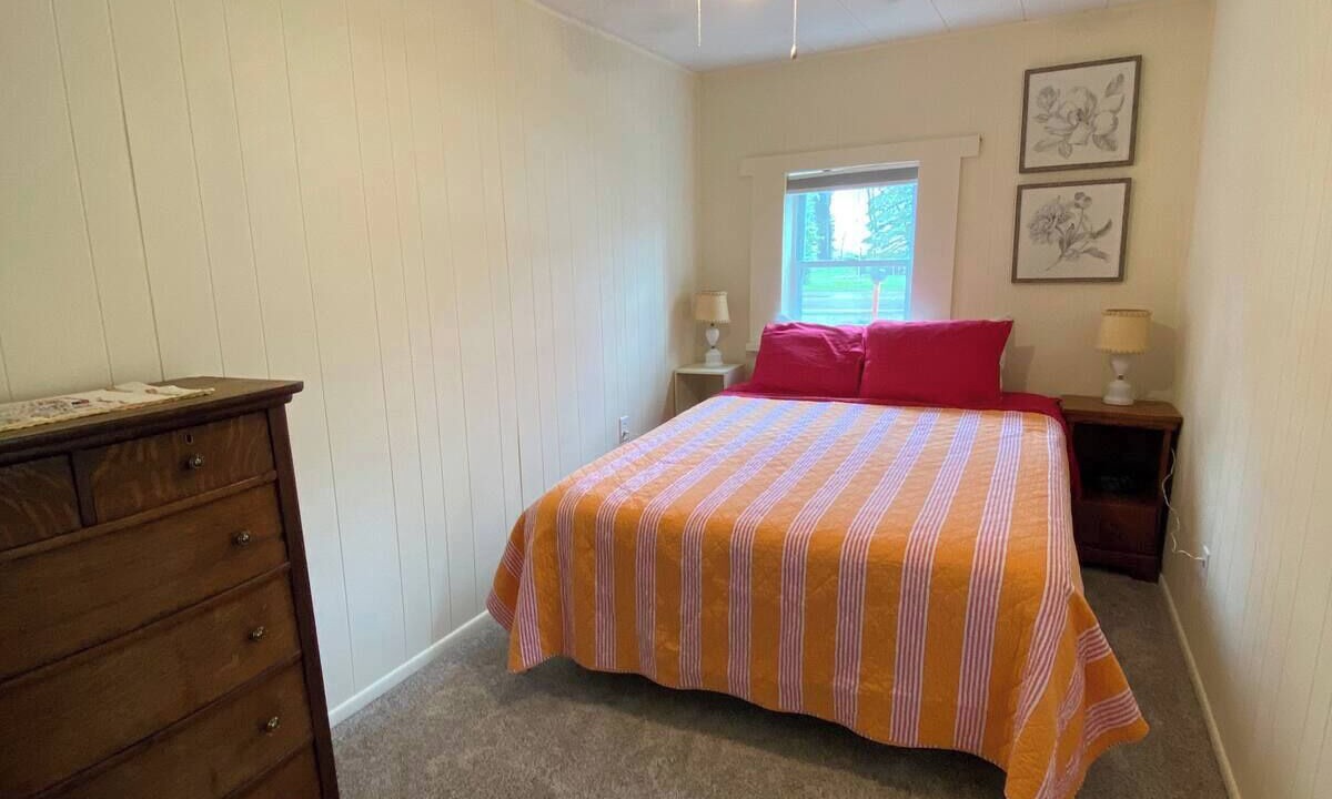 Photo of Bedroom in Niles