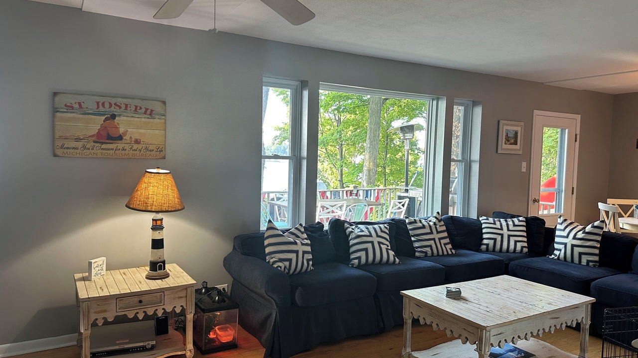 Photo of Livingroom in Paw Paw Lake