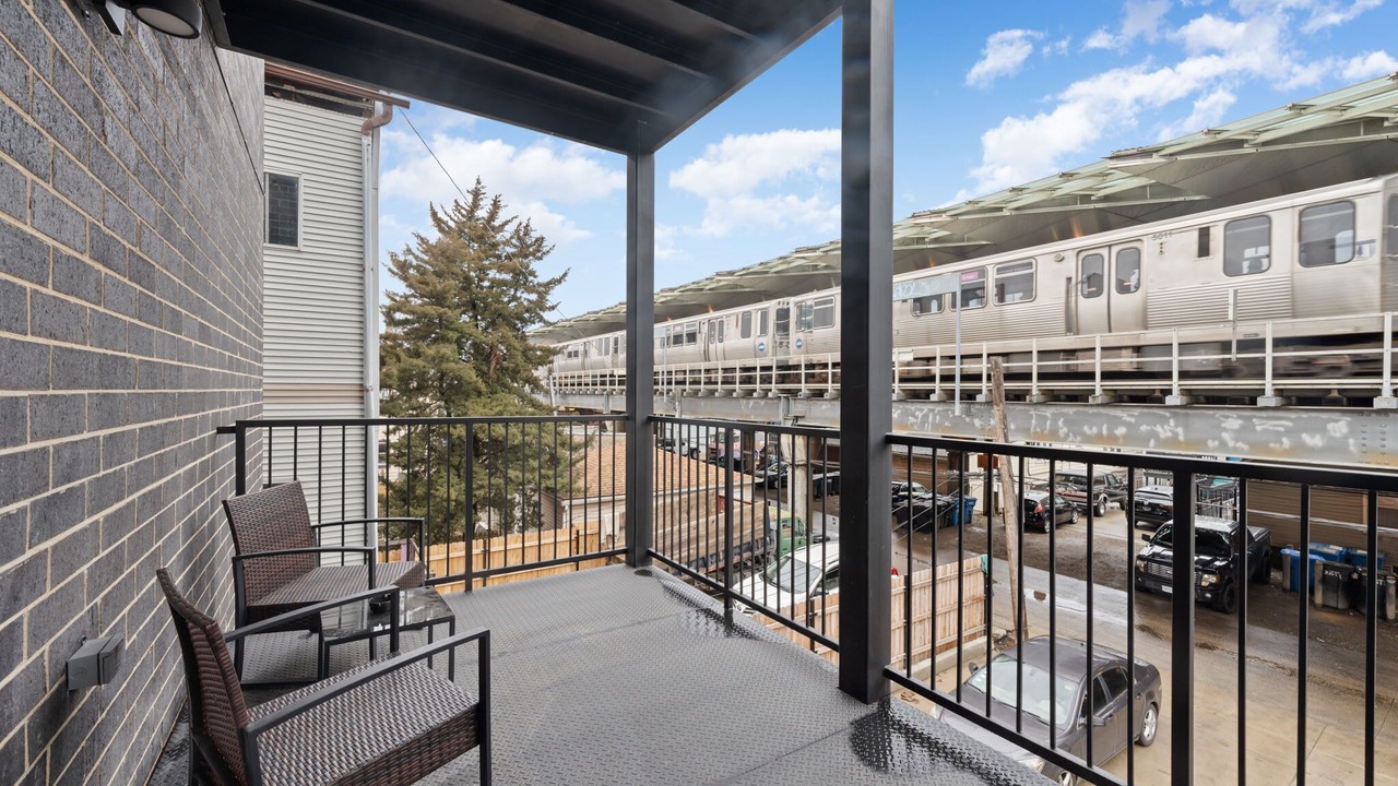 Photo of Patio Balcony in Heart of Chicago