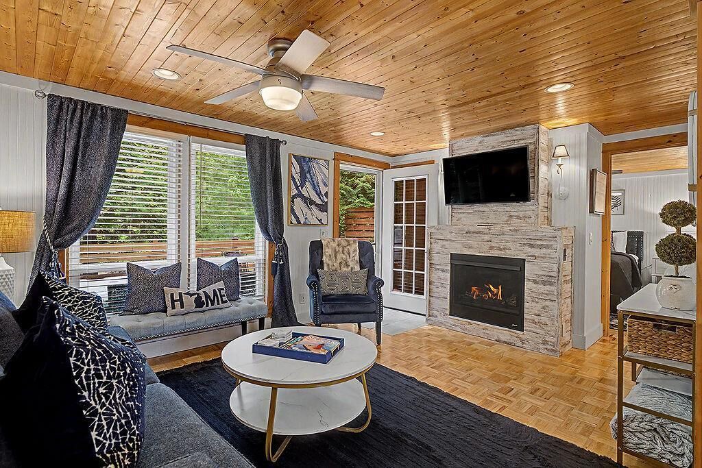 Photo of Livingroom in Saugatuck