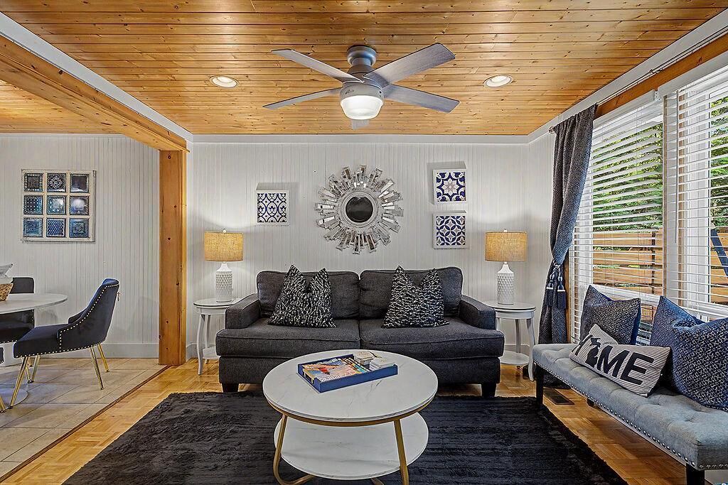Photo of Livingroom in Saugatuck