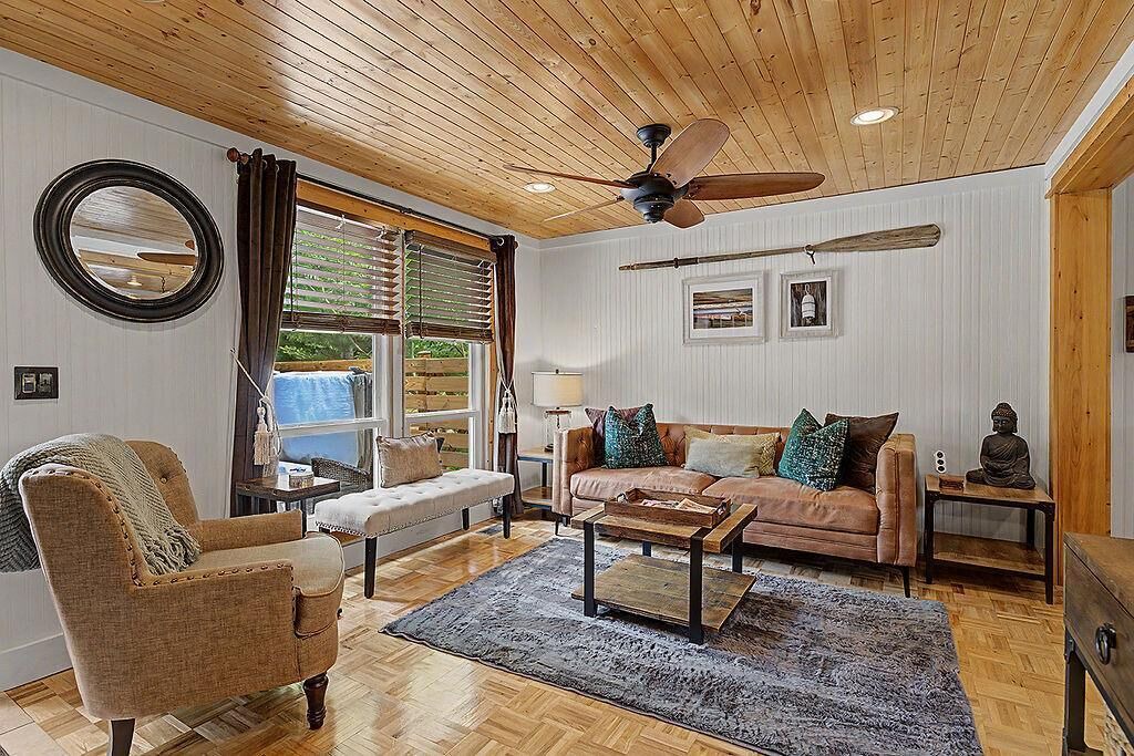Photo of Livingroom in Saugatuck