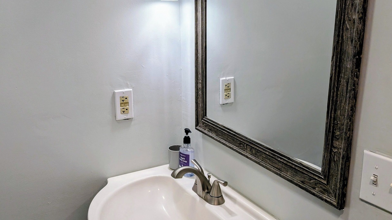 Photo of Bathroom in Babe Denny