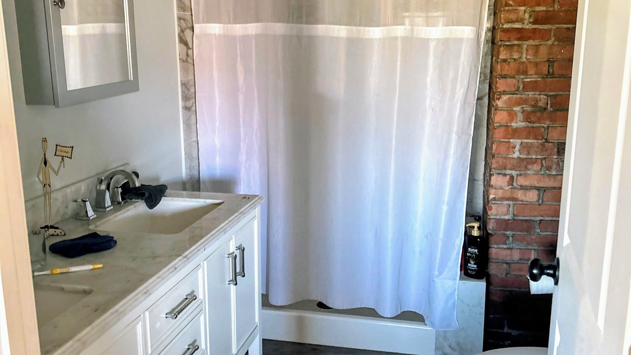 Photo of Bathroom in Babe Denny