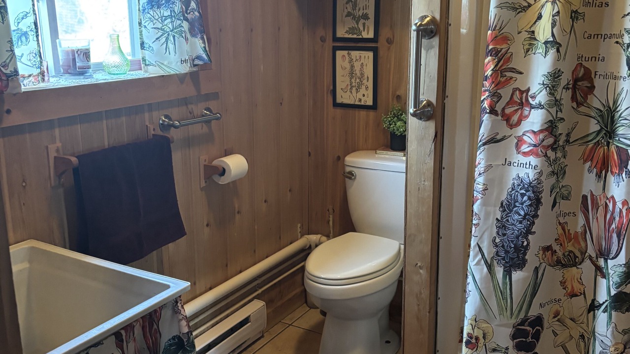 Photo of Bathroom in Delong