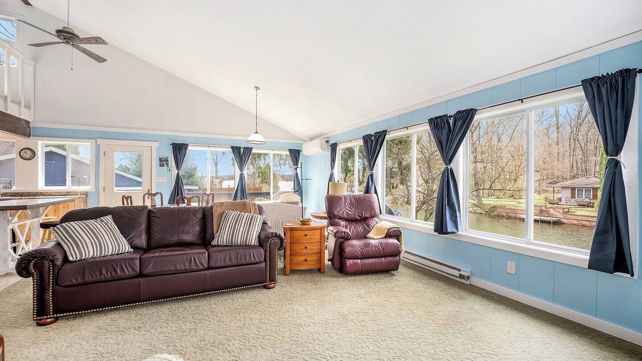 Photo of Livingroom in Kendall