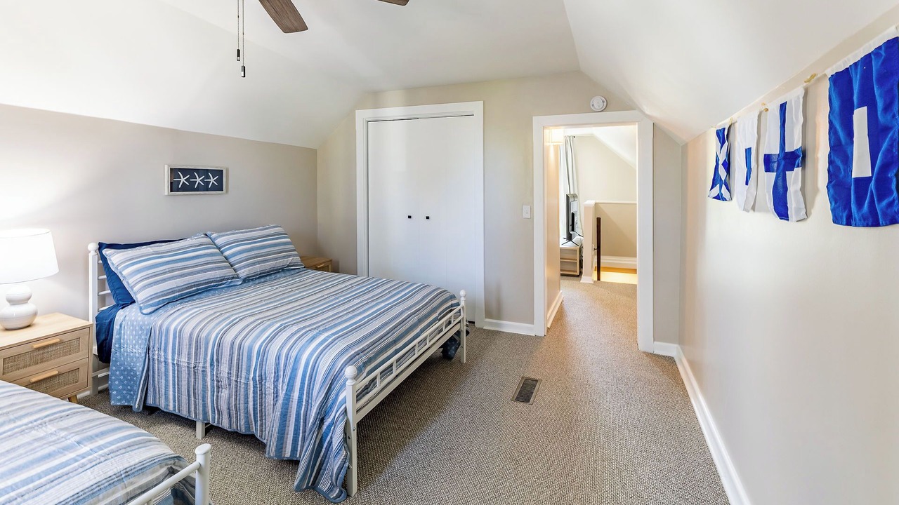 Photo of Bedroom in Lakeside