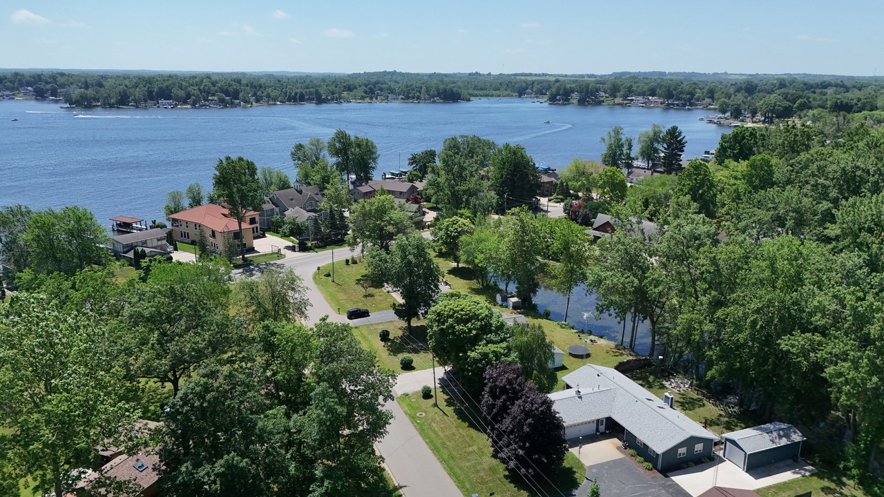 Photo of Outdoor in Paw Paw Lake