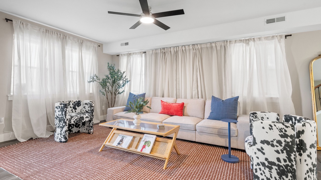 Photo of Livingroom in Near Northside