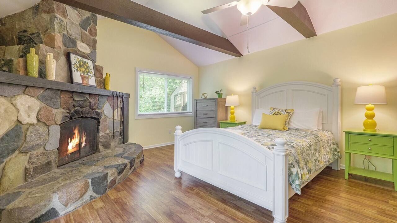 Photo of Livingroom in Bryant Pattengill East